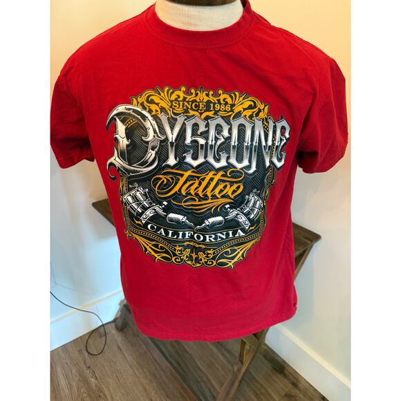 Dyse One Tattoo California Men’s Red Short Sleeve Shirt Size XL - Picture 1 of 4